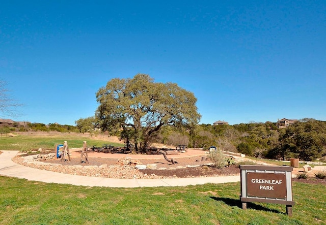 view of home's community featuring a lawn