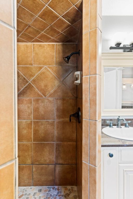 7701 Penelope Cir, Austin, TX 78759 - full bath featuring a shower stall and vanity