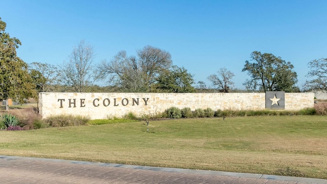 community / neighborhood sign with a lawn