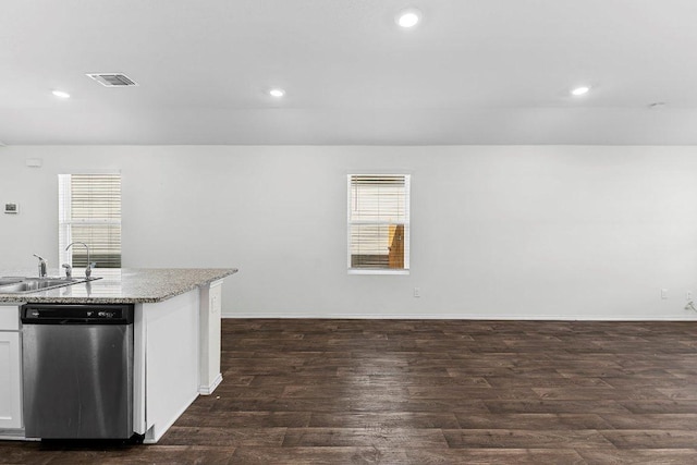 kitchen featuring dark wood-type flooring, a sink, visible vents, white cabinets, and stainless steel dishwasher