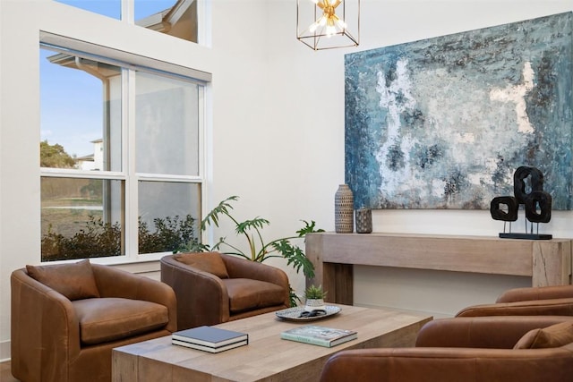 sitting room featuring an inviting chandelier