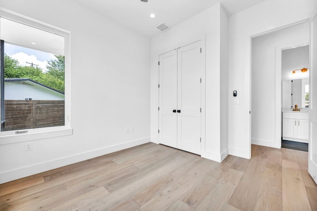 unfurnished bedroom with recessed lighting, baseboards, visible vents, and light wood finished floors