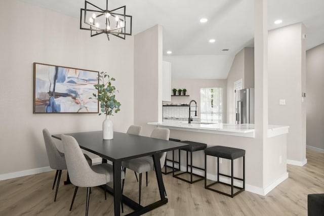 dining space featuring recessed lighting, visible vents, light wood-style flooring, a chandelier, and baseboards