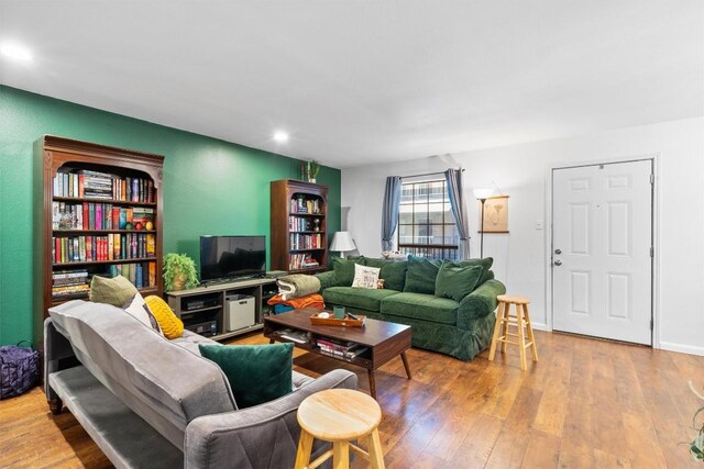 living room featuring hardwood / wood-style floors, recessed lighting, and baseboards