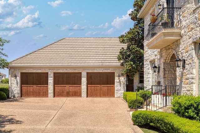 garage featuring concrete driveway