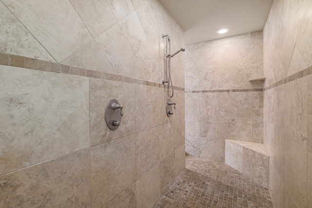 full bath featuring recessed lighting and a tile shower