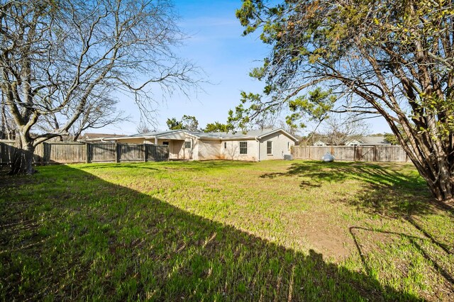 view of yard featuring a fenced backyard