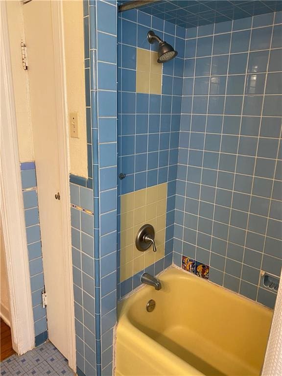 bathroom featuring shower / tub combination