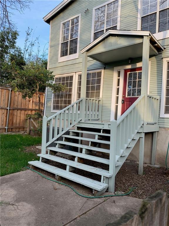 entrance to property with fence