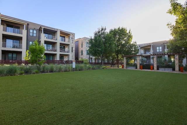 2801 Dulce Ln Unit 731, Austin, TX 78704 - surrounding community featuring a yard