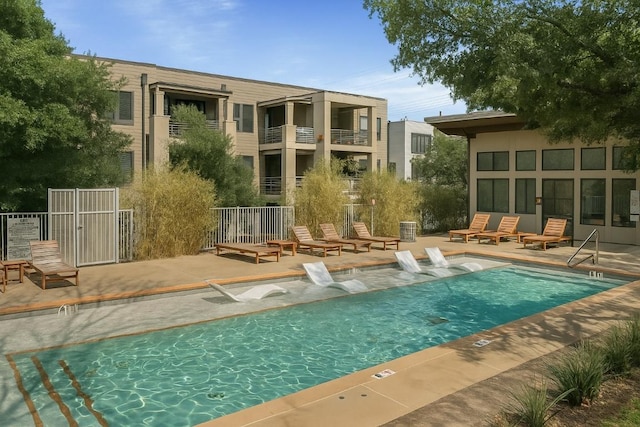 2801 Dulce Ln Unit 731, Austin, TX 78704 - community pool with a patio area