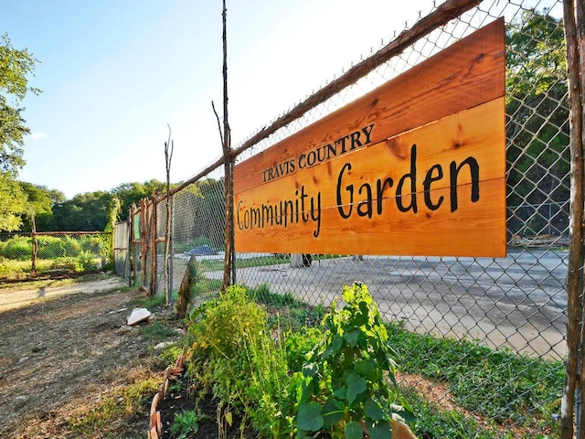 community / neighborhood sign featuring fence