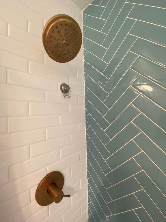 details featuring a tile shower