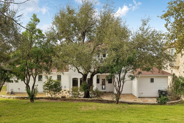 view of front of property featuring a front lawn and a patio area