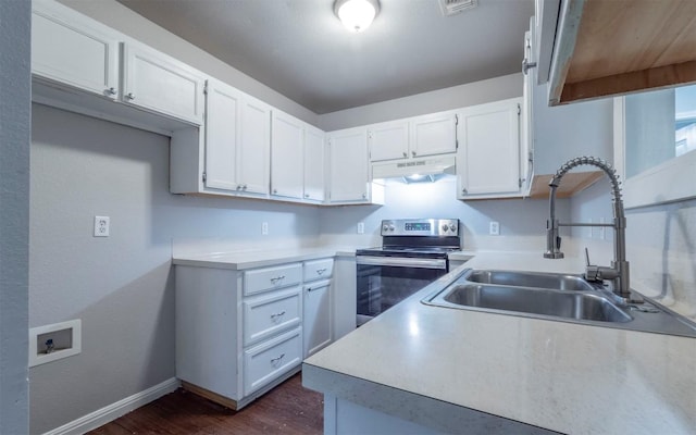 kitchen featuring under cabinet range hood, stainless steel electric stove, light countertops, and a sink