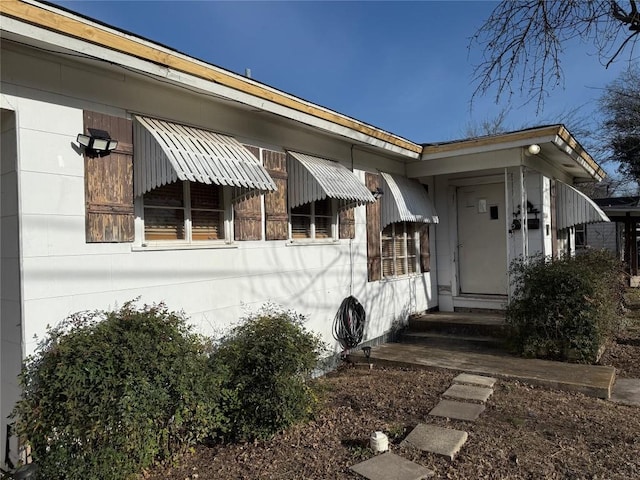 1804 Davis St, Taylor, TX 76574 - doorway to property
