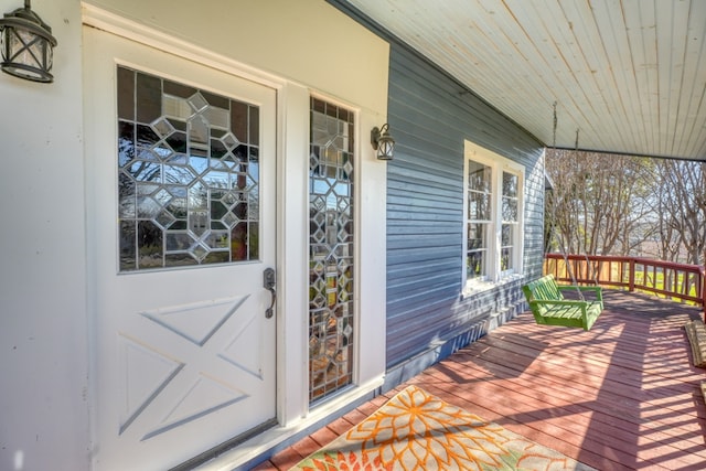 entrance to property featuring covered porch