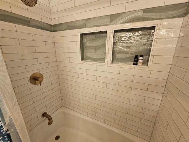 bathroom with tub / shower combination