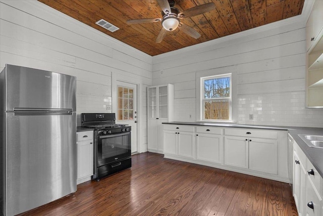 kitchen featuring visible vents, dark wood finished floors, wood ceiling, freestanding refrigerator, and gas stove