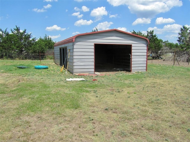 view of outdoor structure featuring fence and an outdoor structure