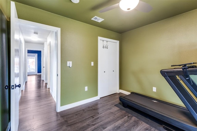 workout room with visible vents, baseboards, ceiling fan, and dark wood-style flooring