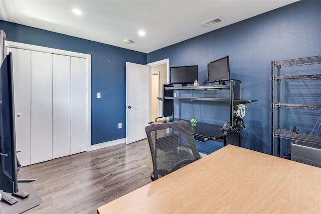 office area featuring visible vents, recessed lighting, baseboards, and wood finished floors