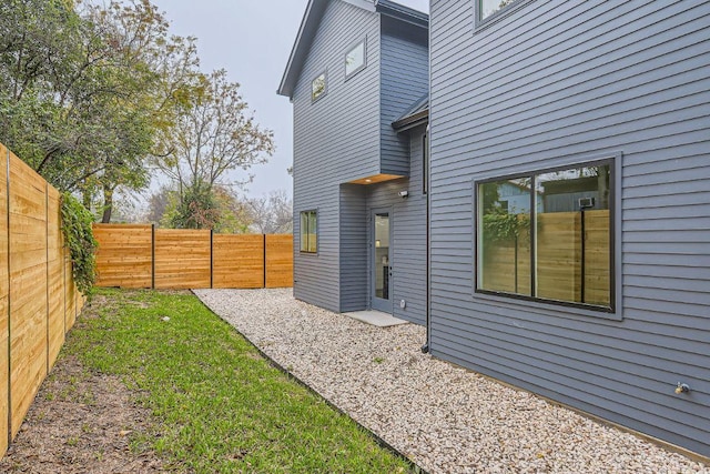 view of yard featuring a fenced backyard