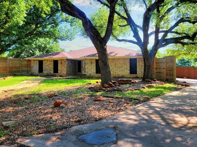 2605 Hilltop St, Round Rock, TX 78681 - ranch-style home with brick siding