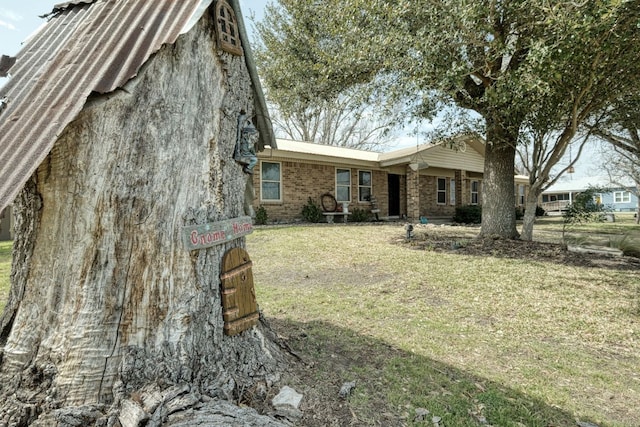 view of front of property with brick siding and a front yard