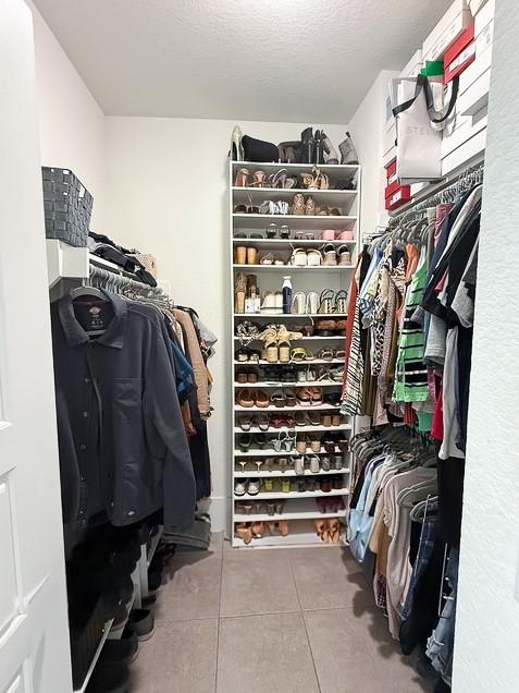 walk in closet featuring tile patterned floors