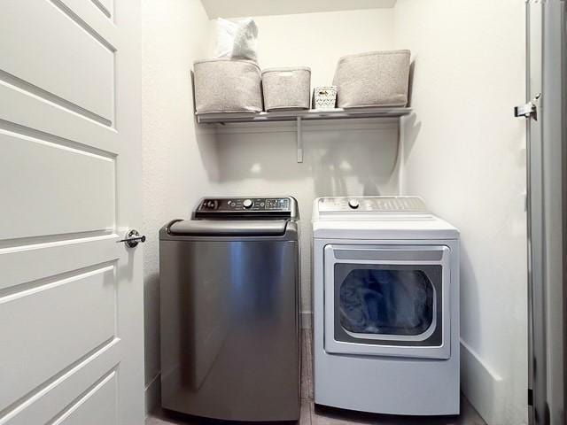 washroom with laundry area and washing machine and dryer