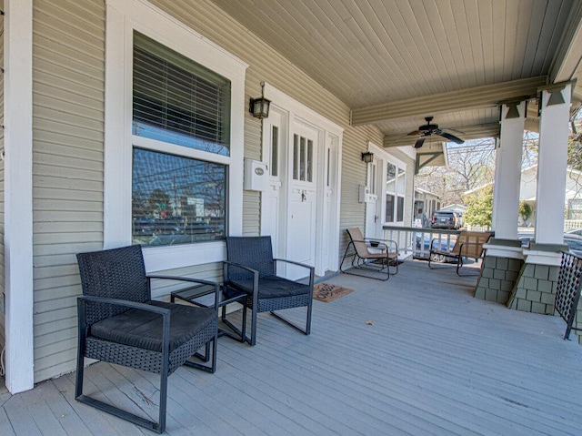 deck with covered porch and a ceiling fan