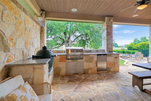 view of patio with area for grilling, an outdoor kitchen, and ceiling fan