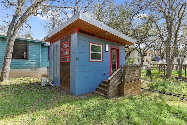 view of outdoor structure with an outbuilding and fence