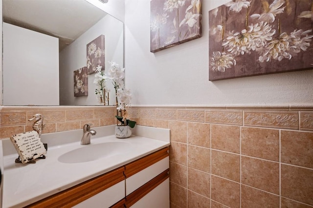 9504 Quail Village Ln, Austin, TX 78758 - bathroom with vanity and tile walls