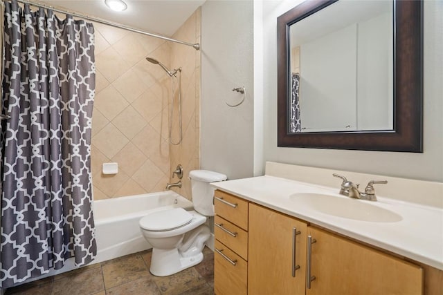 full bathroom featuring shower / bath combo with shower curtain, toilet, and vanity