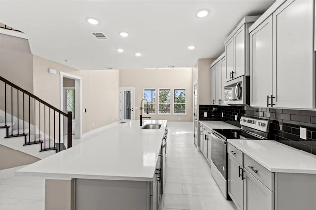 17503 Panorama Dr, Dripping Springs, TX 78620 - kitchen featuring stainless steel appliances, a sink, an island with sink, recessed lighting, and backsplash