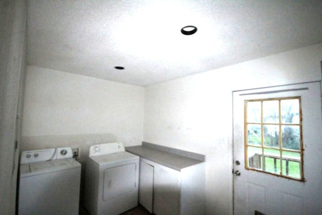 5204 Guadalupe St, Austin, TX 78751 - laundry room featuring washer and dryer