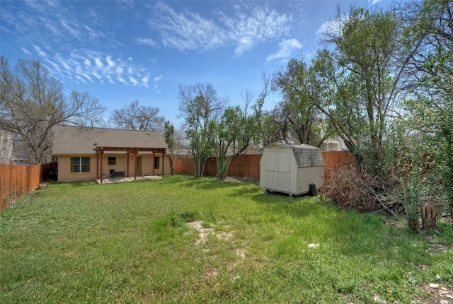 view of yard with a shed, a patio, an outdoor structure, and a fenced backyard