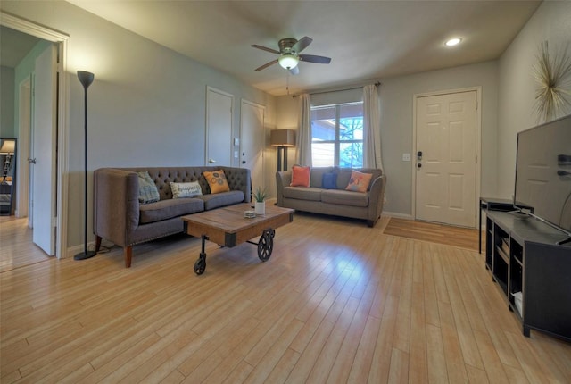 living area with recessed lighting, light wood-style flooring, baseboards, and ceiling fan