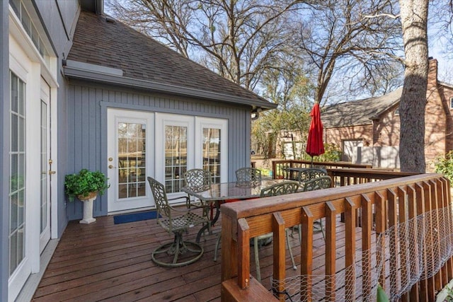 deck with outdoor dining area