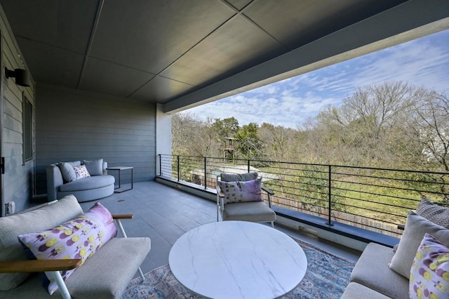 balcony featuring an outdoor hangout area