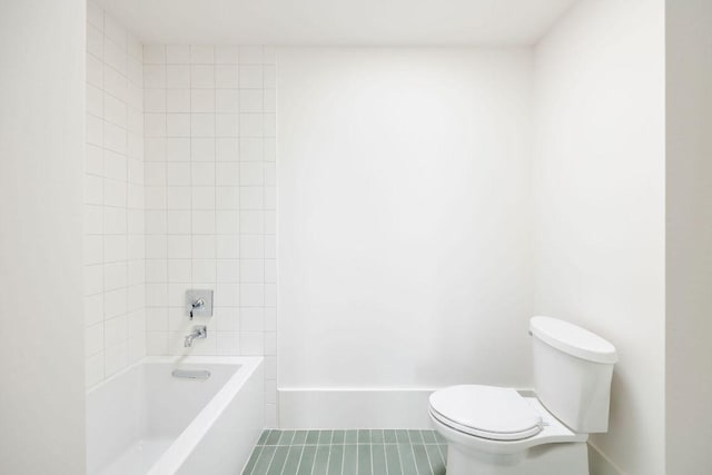 full bath featuring tile patterned floors, shower / bath combination, baseboards, and toilet