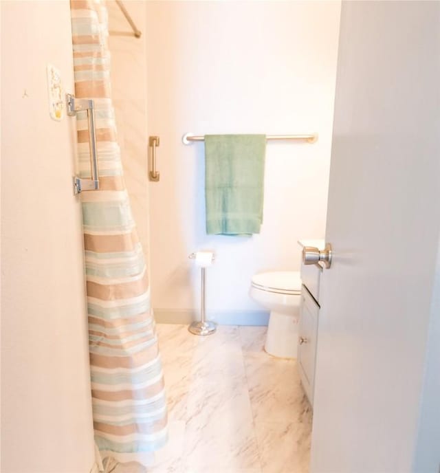 full bathroom with a shower with shower curtain, toilet, baseboards, and marble finish floor