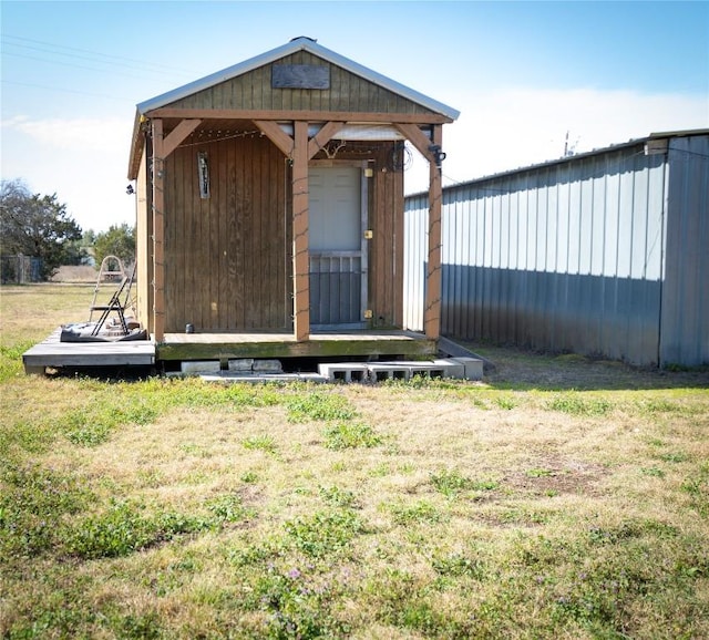 view of outbuilding featuring an outbuilding