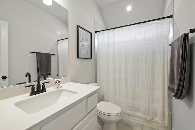 full bath with shower / bath combo with shower curtain, recessed lighting, toilet, and vanity