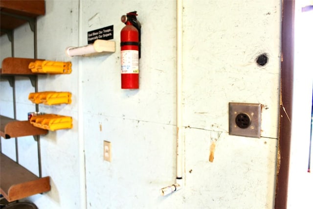 1221 Giddings St, Lexington, TX 78947 - detailed view of a fire extinguisher