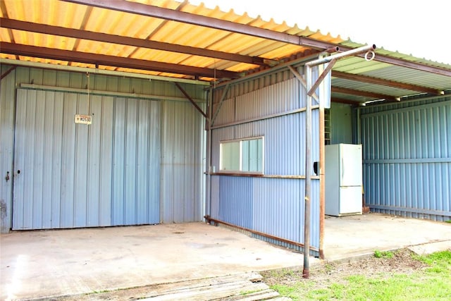 garage with freestanding refrigerator