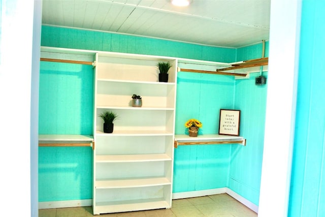 1221 Giddings St, Lexington, TX 78947 - view of walk in closet