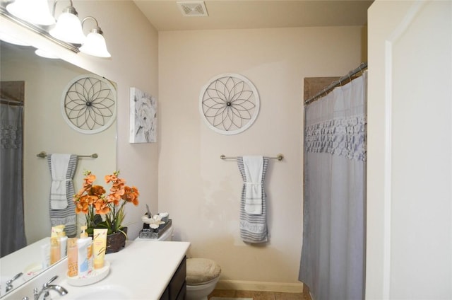 bathroom with vanity, a shower with curtain, baseboards, visible vents, and toilet